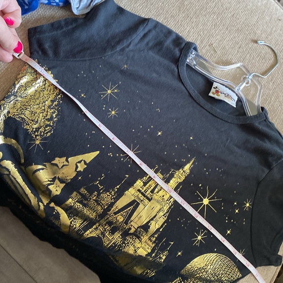 WALT DISNEY WORLD PARKS CASTLE foil tee shirt EPCOT HOLLYWOOD ANIMAL KINGDOM L - Picture 5 of 5